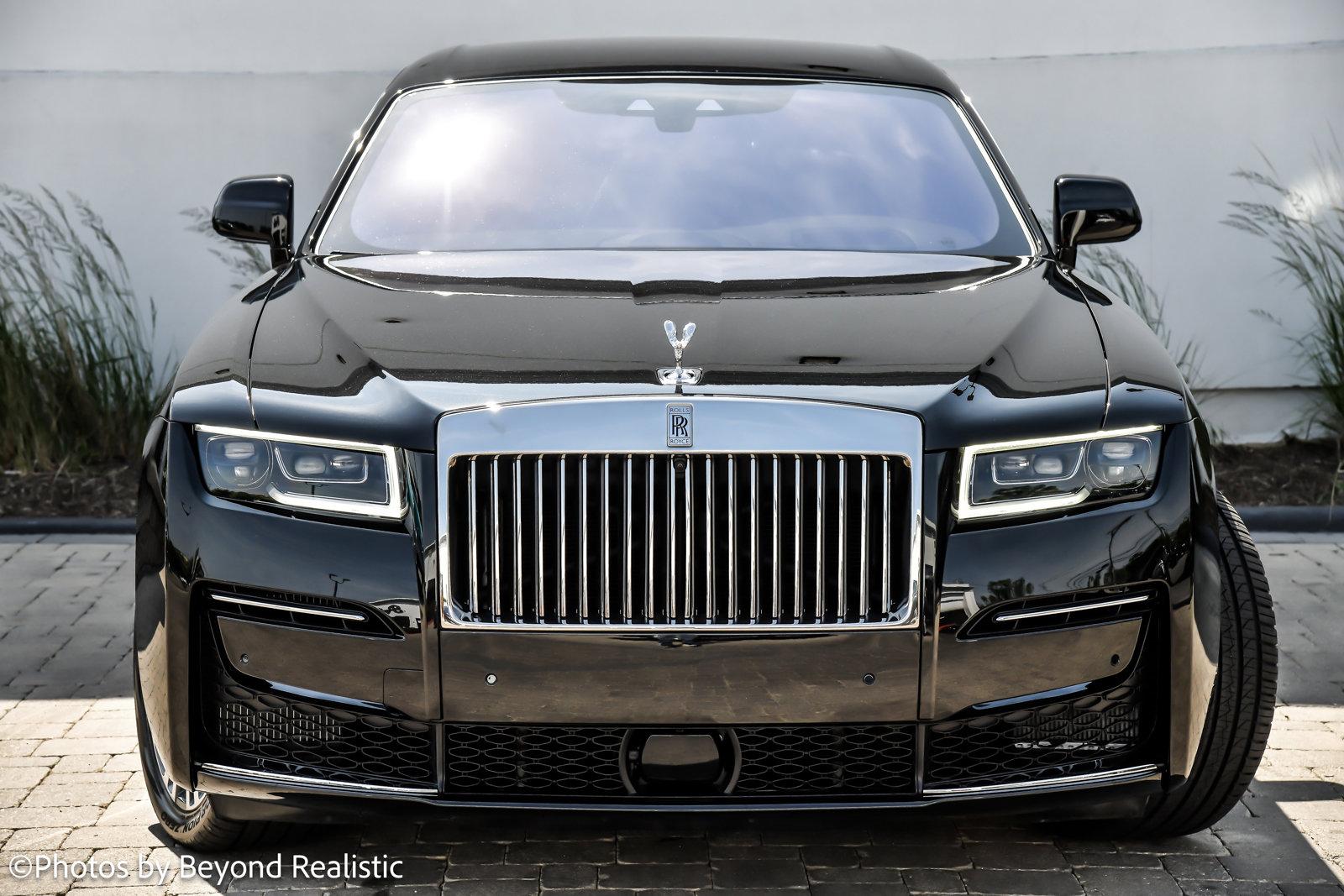 View Photos of the 2023 Rolls-Royce Phantom