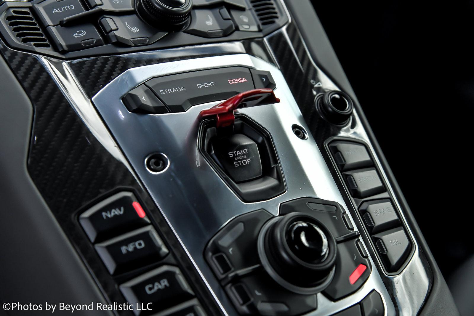 Lamborghini Aventador Roadster 2015 限定版 62869252-5203-4CB0-84E4-